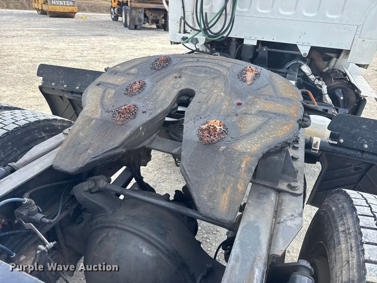 image for item EN0906 2015 Freightliner M2 semi truck