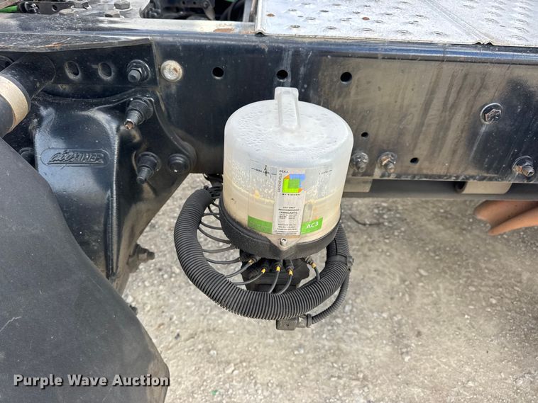 image for item EN0906 2015 Freightliner M2 semi truck