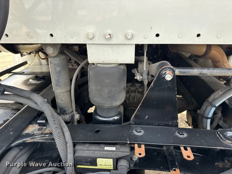 image for item EN0906 2015 Freightliner M2 semi truck