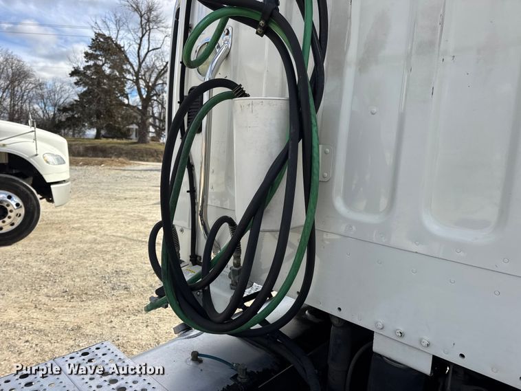 image for item EN0906 2015 Freightliner M2 semi truck