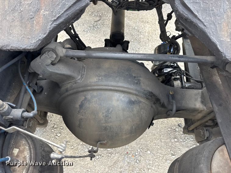 image for item EN0906 2015 Freightliner M2 semi truck