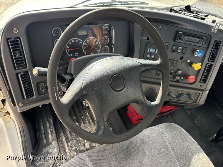 image for item EN0906 2015 Freightliner M2 semi truck