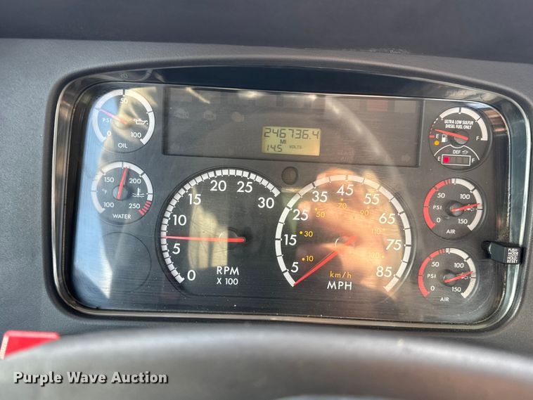 image for item EN0906 2015 Freightliner M2 semi truck