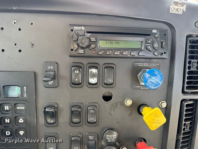 image for item EN0906 2015 Freightliner M2 semi truck