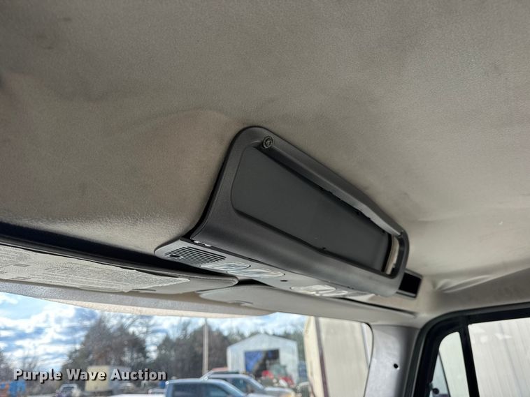 image for item EN0906 2015 Freightliner M2 semi truck