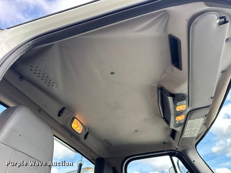 image for item EN0906 2015 Freightliner M2 semi truck