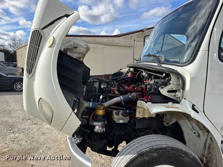 image for item EN0906 2015 Freightliner M2 semi truck