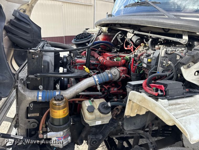 image for item EN0906 2015 Freightliner M2 semi truck