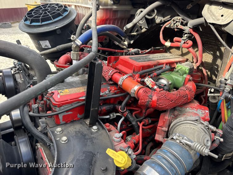 image for item EN0906 2015 Freightliner M2 semi truck