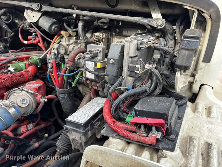 image for item EN0906 2015 Freightliner M2 semi truck