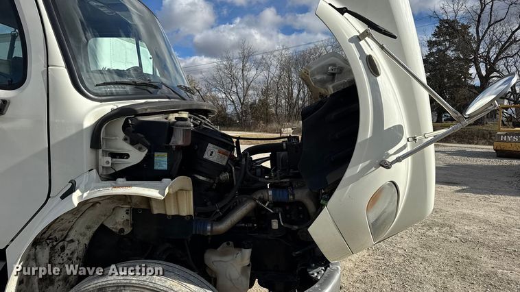 image for item EN0906 2015 Freightliner M2 semi truck