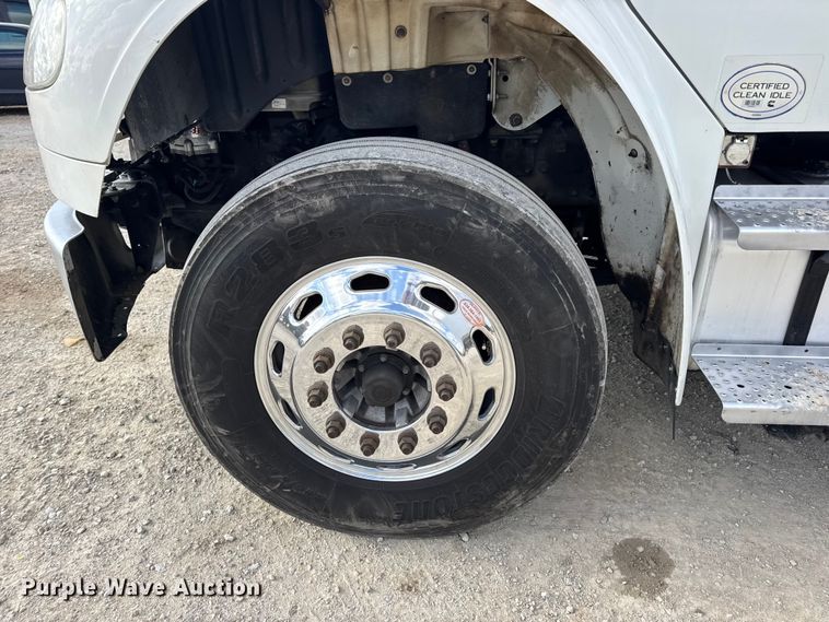 image for item EN0906 2015 Freightliner M2 semi truck
