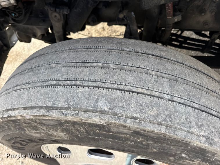 image for item EN0906 2015 Freightliner M2 semi truck