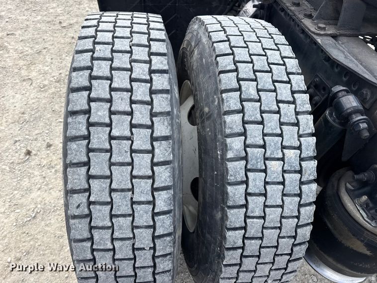 image for item EN0906 2015 Freightliner M2 semi truck