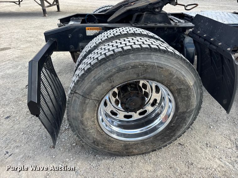 image for item EN0906 2015 Freightliner M2 semi truck