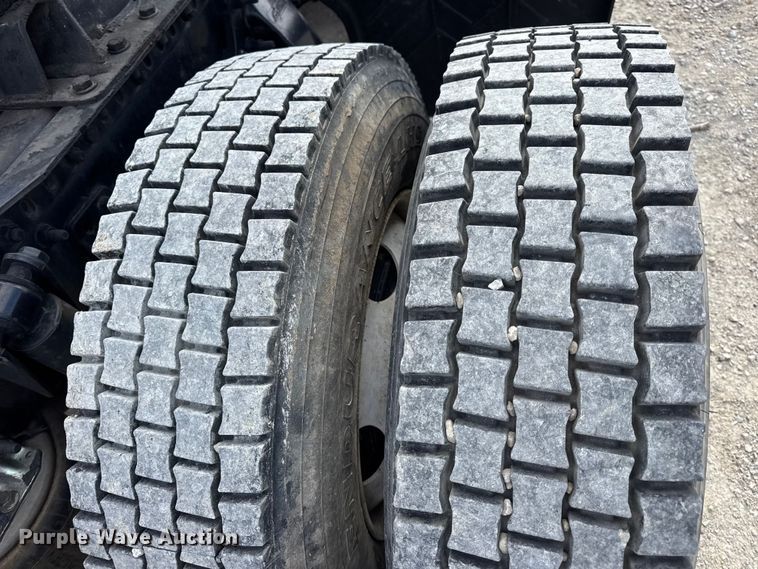 image for item EN0906 2015 Freightliner M2 semi truck