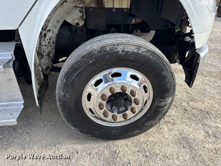 image for item EN0906 2015 Freightliner M2 semi truck