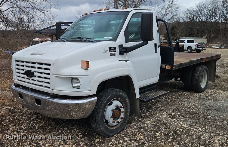 image for item EO4930 2003 Chevrolet C4500 flatbed truck
