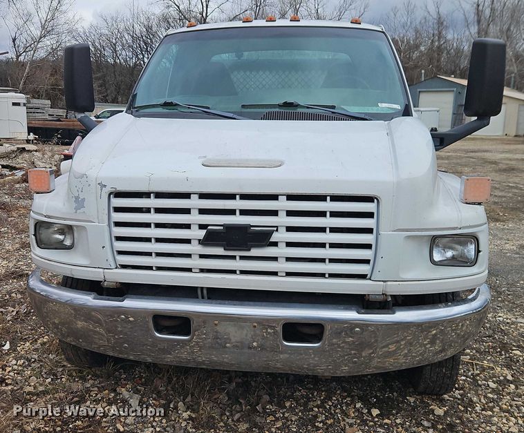 image for item EO4930 2003 Chevrolet C4500 flatbed truck