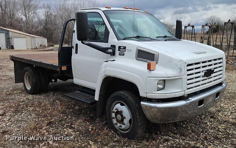 image for item EO4930 2003 Chevrolet C4500 flatbed truck