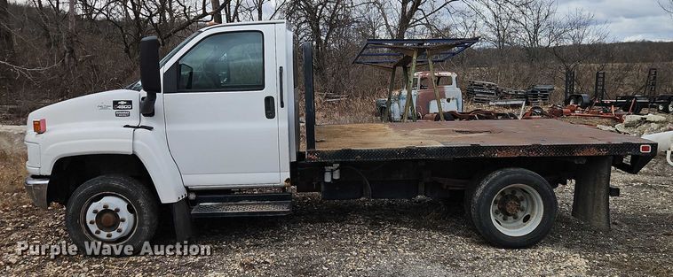 image for item EO4930 2003 Chevrolet C4500 flatbed truck