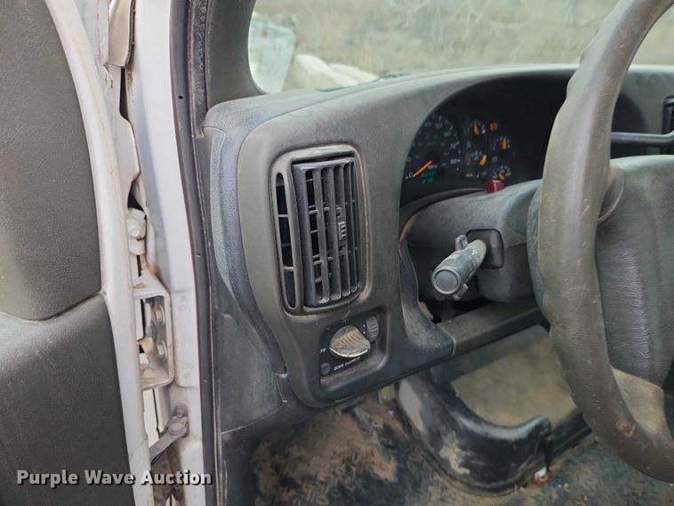 image for item EO4930 2003 Chevrolet C4500 flatbed truck