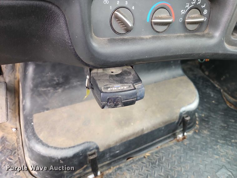 image for item EO4930 2003 Chevrolet C4500 flatbed truck