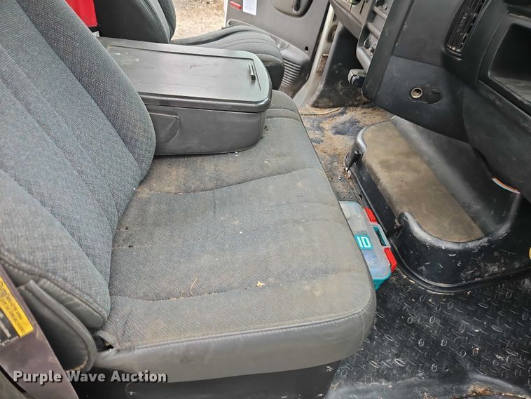 image for item EO4930 2003 Chevrolet C4500 flatbed truck