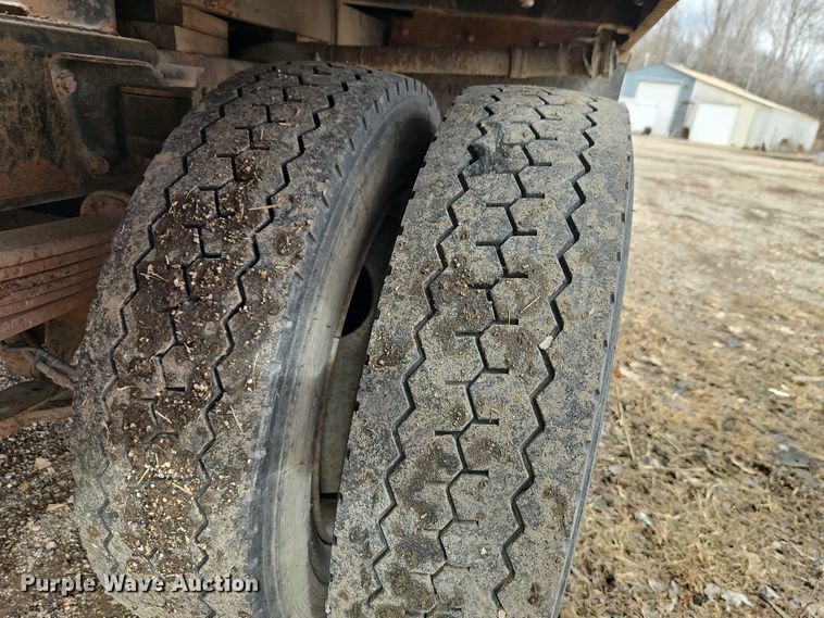 image for item EO4930 2003 Chevrolet C4500 flatbed truck