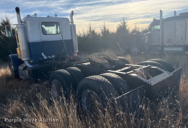 image for item EP2711 1989 Peterbilt 379 semi truck