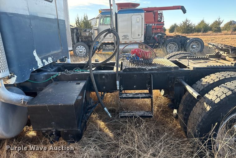 image for item EP2711 1989 Peterbilt 379 semi truck