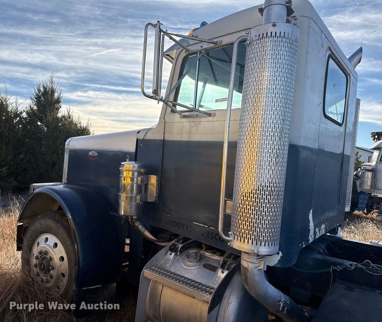 image for item EP2711 1989 Peterbilt 379 semi truck