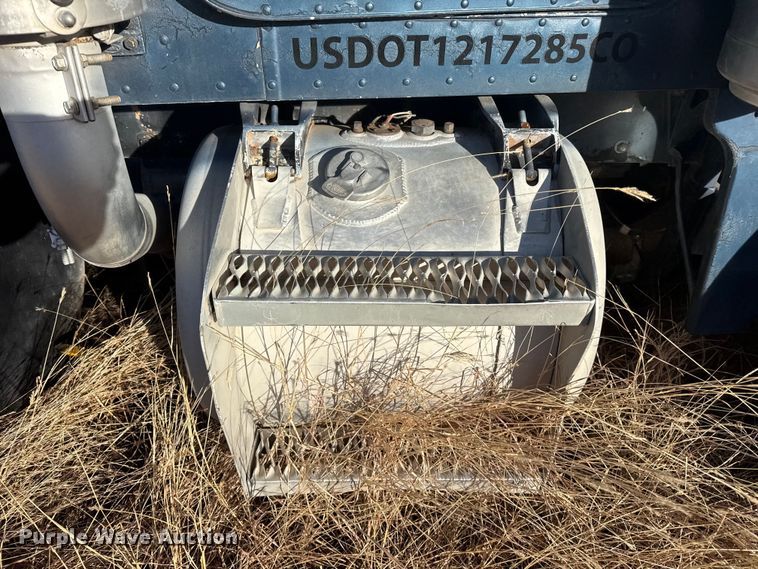 image for item EP2711 1989 Peterbilt 379 semi truck