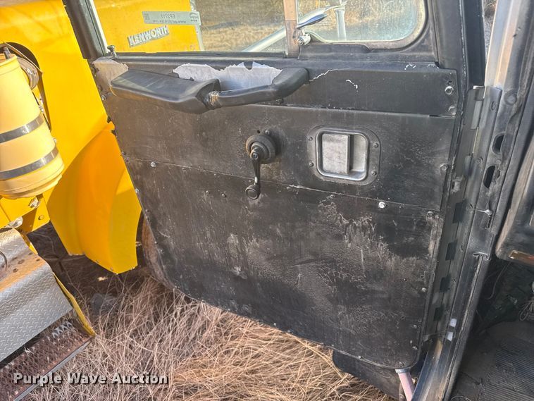 image for item EP2711 1989 Peterbilt 379 semi truck