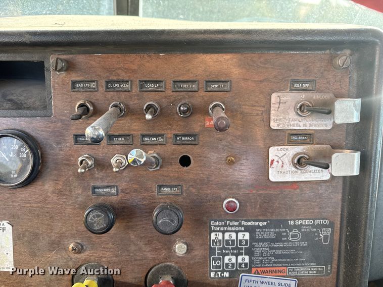 image for item EP2711 1989 Peterbilt 379 semi truck