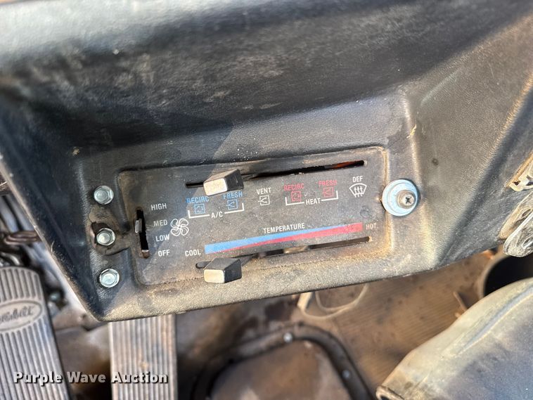 image for item EP2711 1989 Peterbilt 379 semi truck