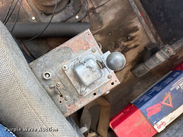 image for item EP2711 1989 Peterbilt 379 semi truck