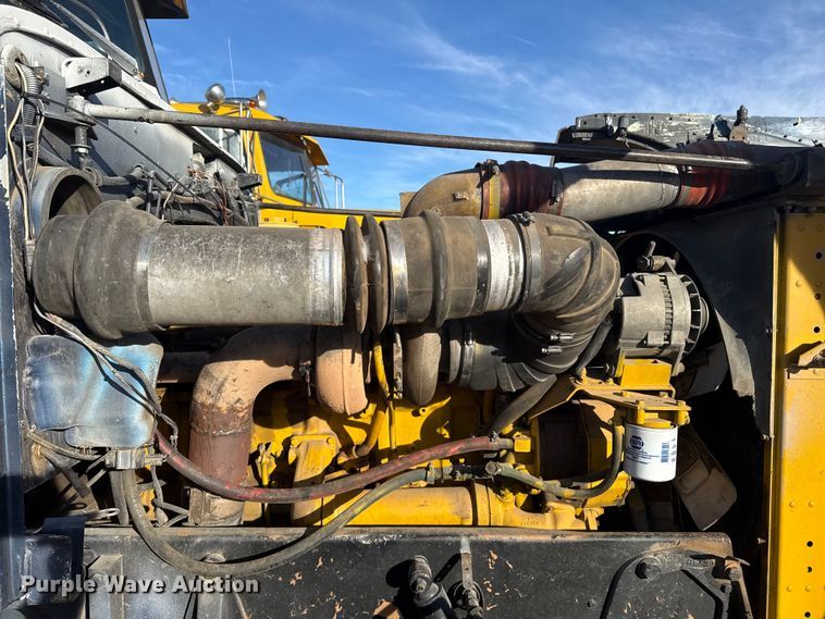 image for item EP2711 1989 Peterbilt 379 semi truck