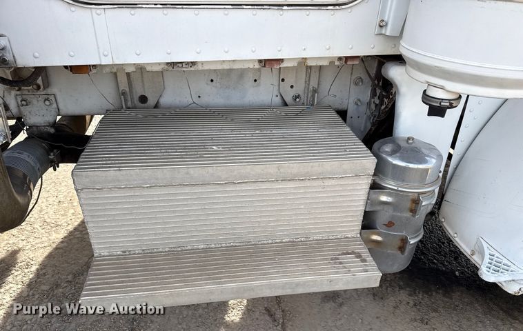 image for item EP2848 1980 Peterbilt 359 semi truck