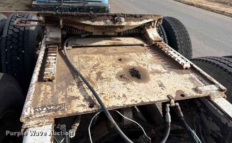 image for item EP2848 1980 Peterbilt 359 semi truck