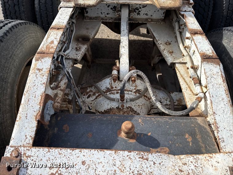 image for item EP2848 1980 Peterbilt 359 semi truck