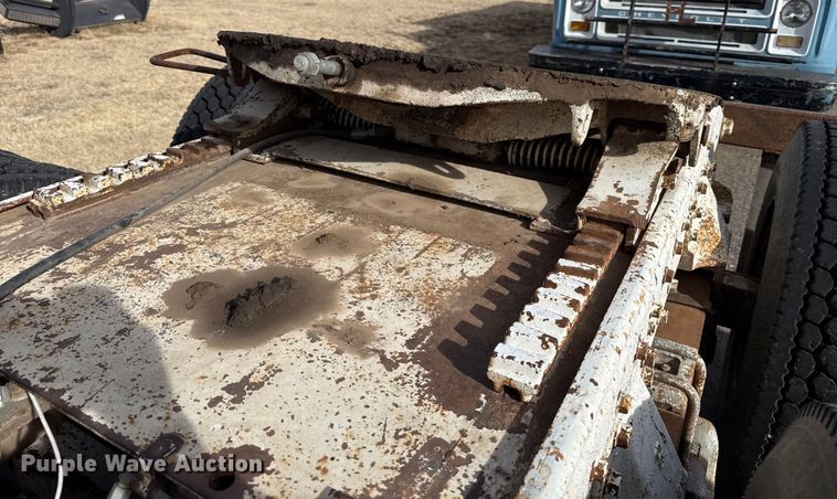 image for item EP2848 1980 Peterbilt 359 semi truck