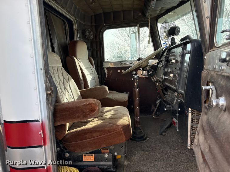 image for item EP2848 1980 Peterbilt 359 semi truck