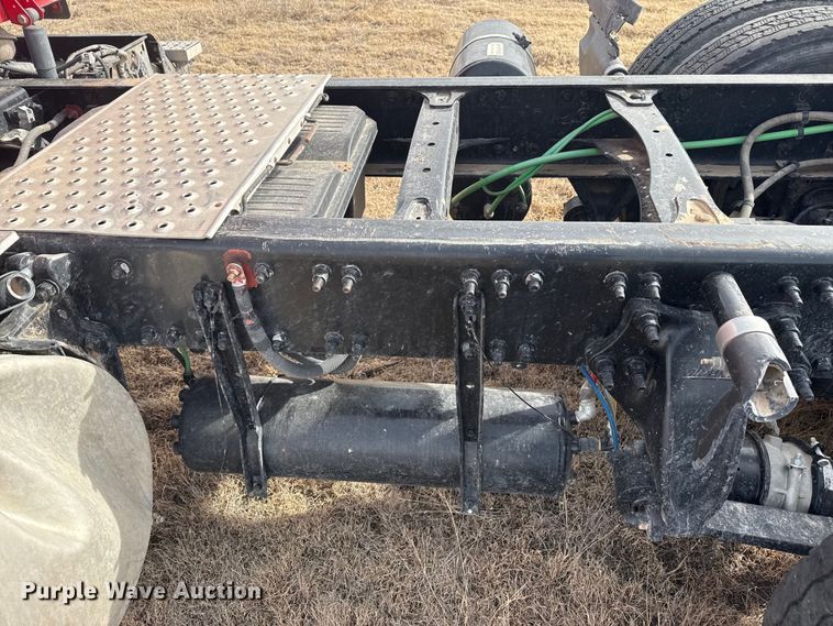 image for item EP2849 2015 Freightliner Cascadia semi truck