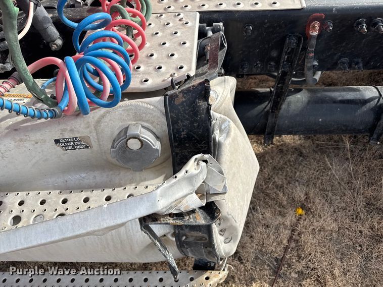 image for item EP2849 2015 Freightliner Cascadia semi truck