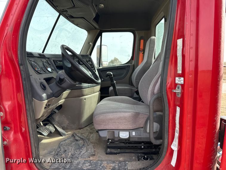 image for item EP2849 2015 Freightliner Cascadia semi truck