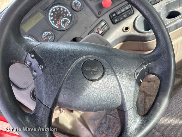 image for item EP2849 2015 Freightliner Cascadia semi truck