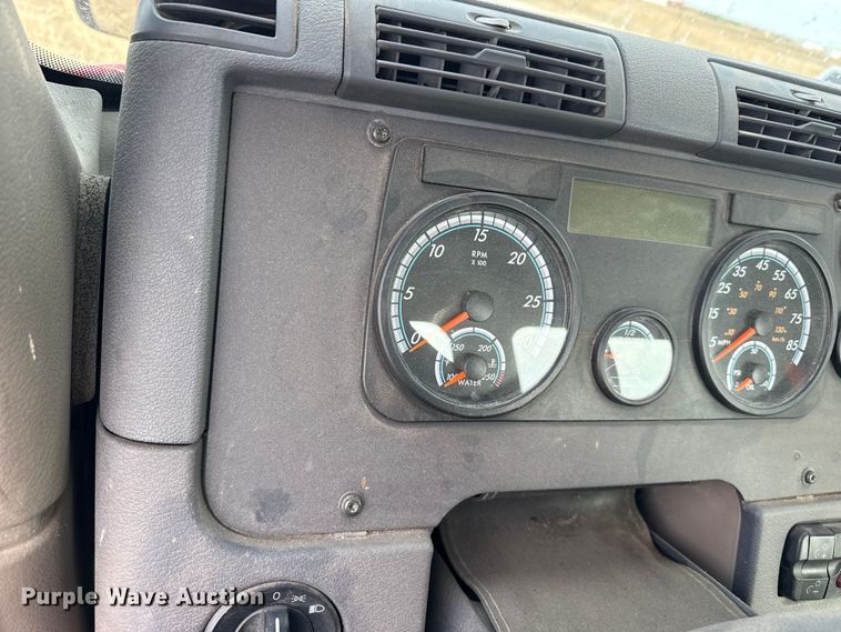 image for item EP2849 2015 Freightliner Cascadia semi truck