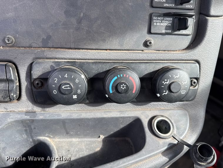 image for item EP2849 2015 Freightliner Cascadia semi truck