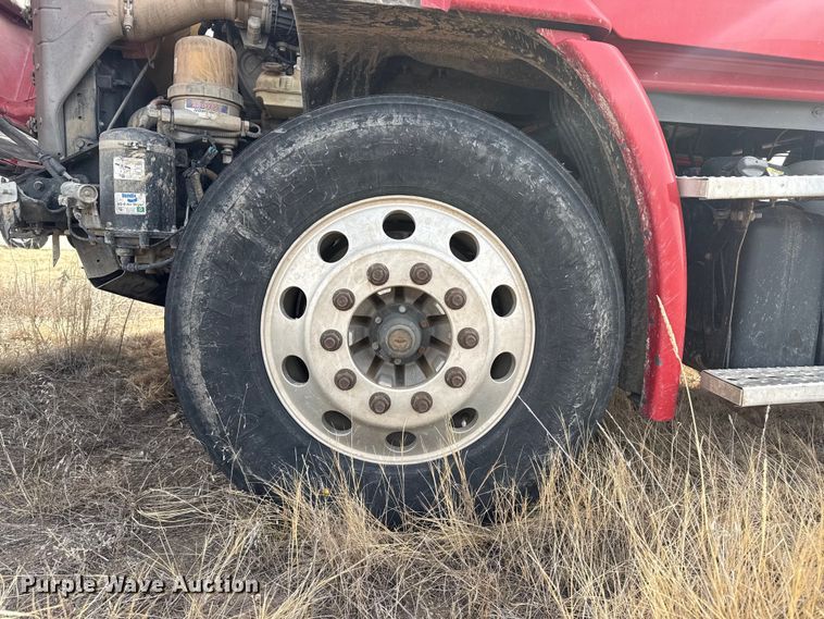 image for item EP2849 2015 Freightliner Cascadia semi truck